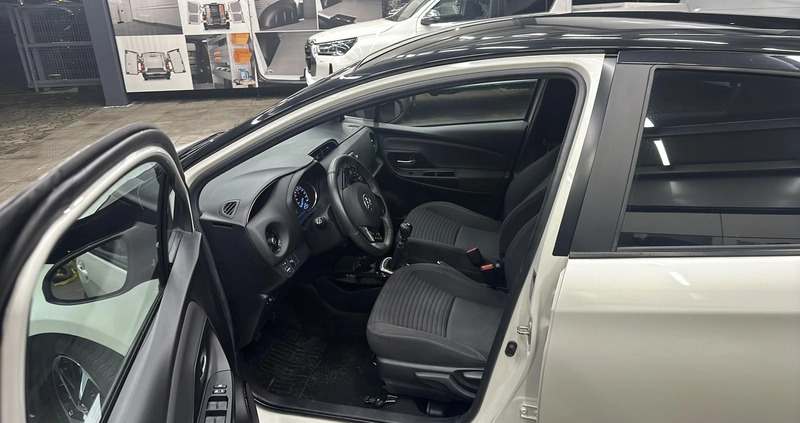 Toyota Yaris cena 54900 przebieg: 146474, rok produkcji 2019 z Dęblin małe 172